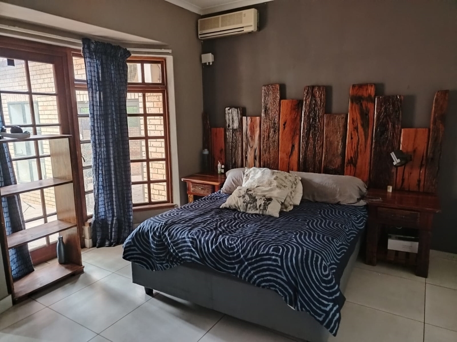 5 Bedroom Property for Sale in Safari Gardens North West